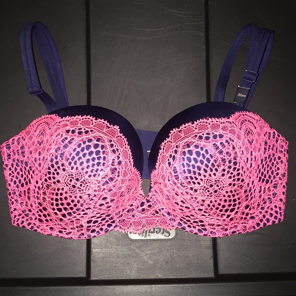 NWT VICTORIAS SECRET BRA 32DD $66.50